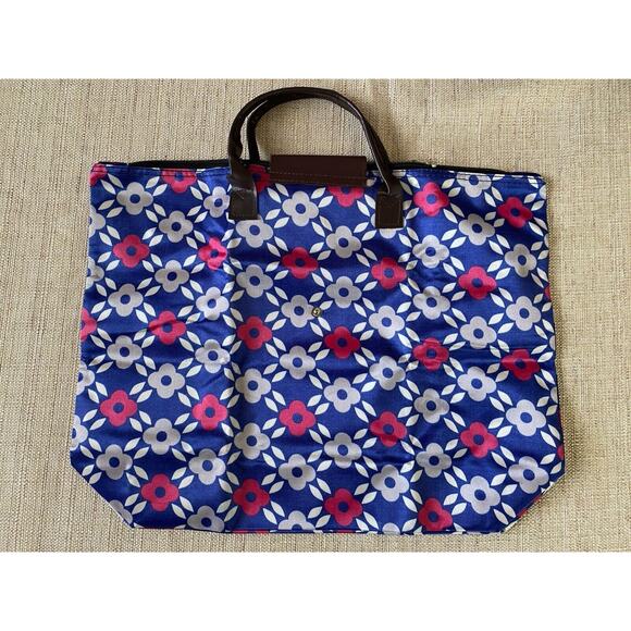 Foldable Tote Bag | Travel Tote | Pink, Blue, Grey & White Floral Pattern - Picture 3 of 6